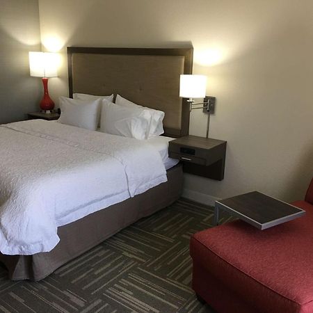Hampton Inn Mcpherson Екстериор снимка