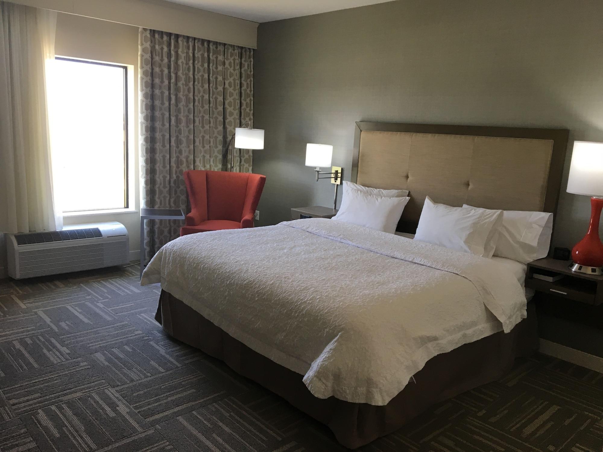 Hampton Inn Mcpherson Екстериор снимка