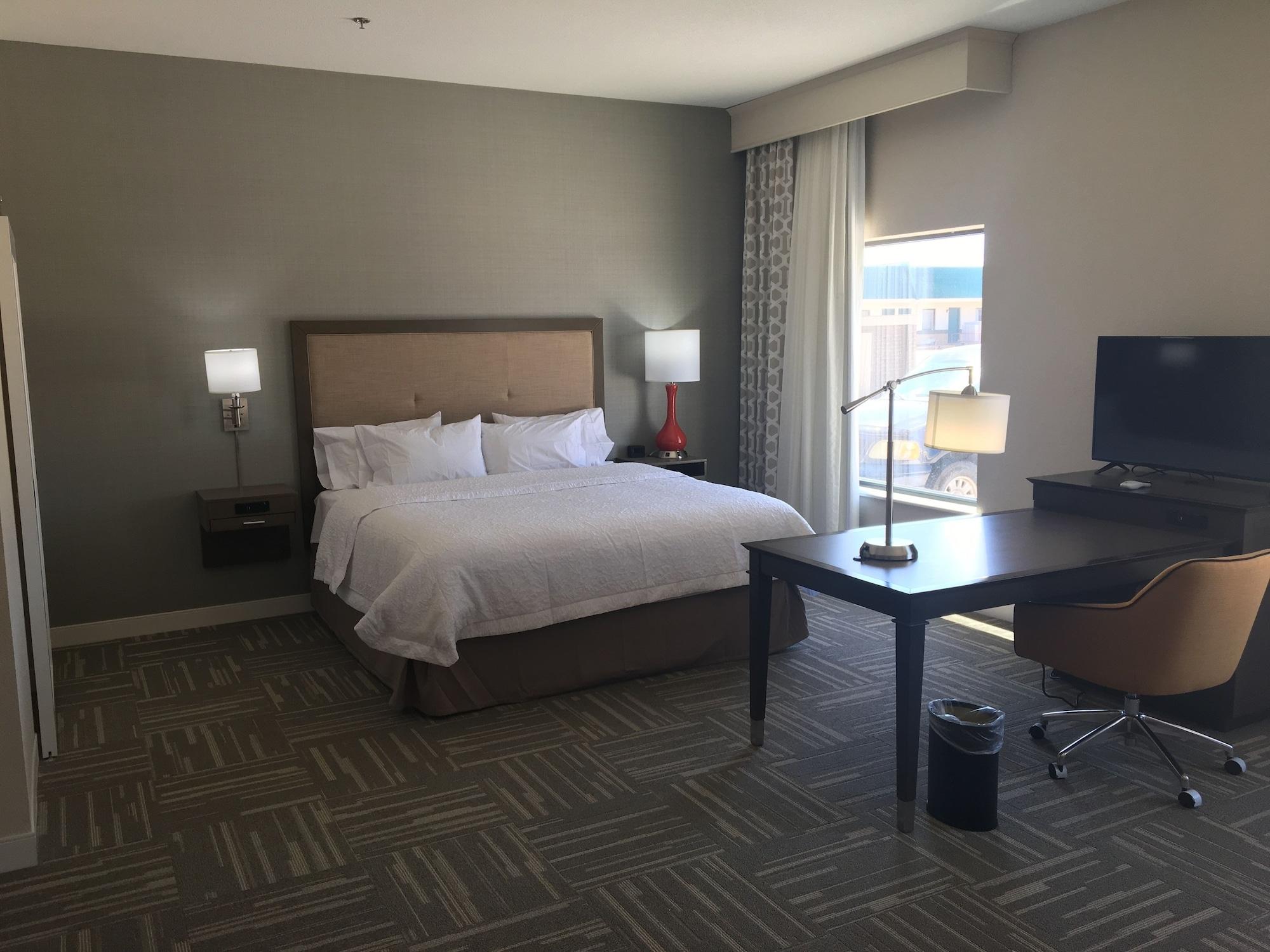 Hampton Inn Mcpherson Екстериор снимка