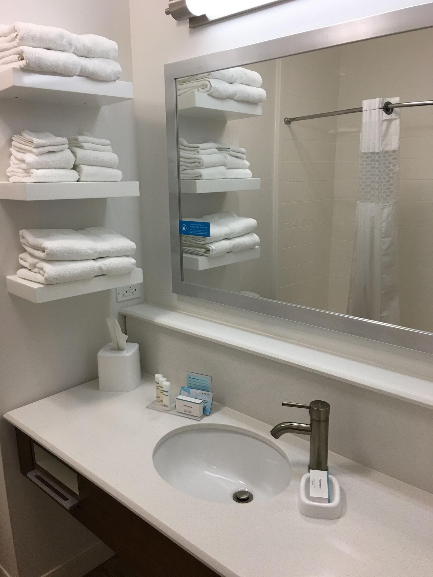 Hampton Inn Mcpherson Екстериор снимка