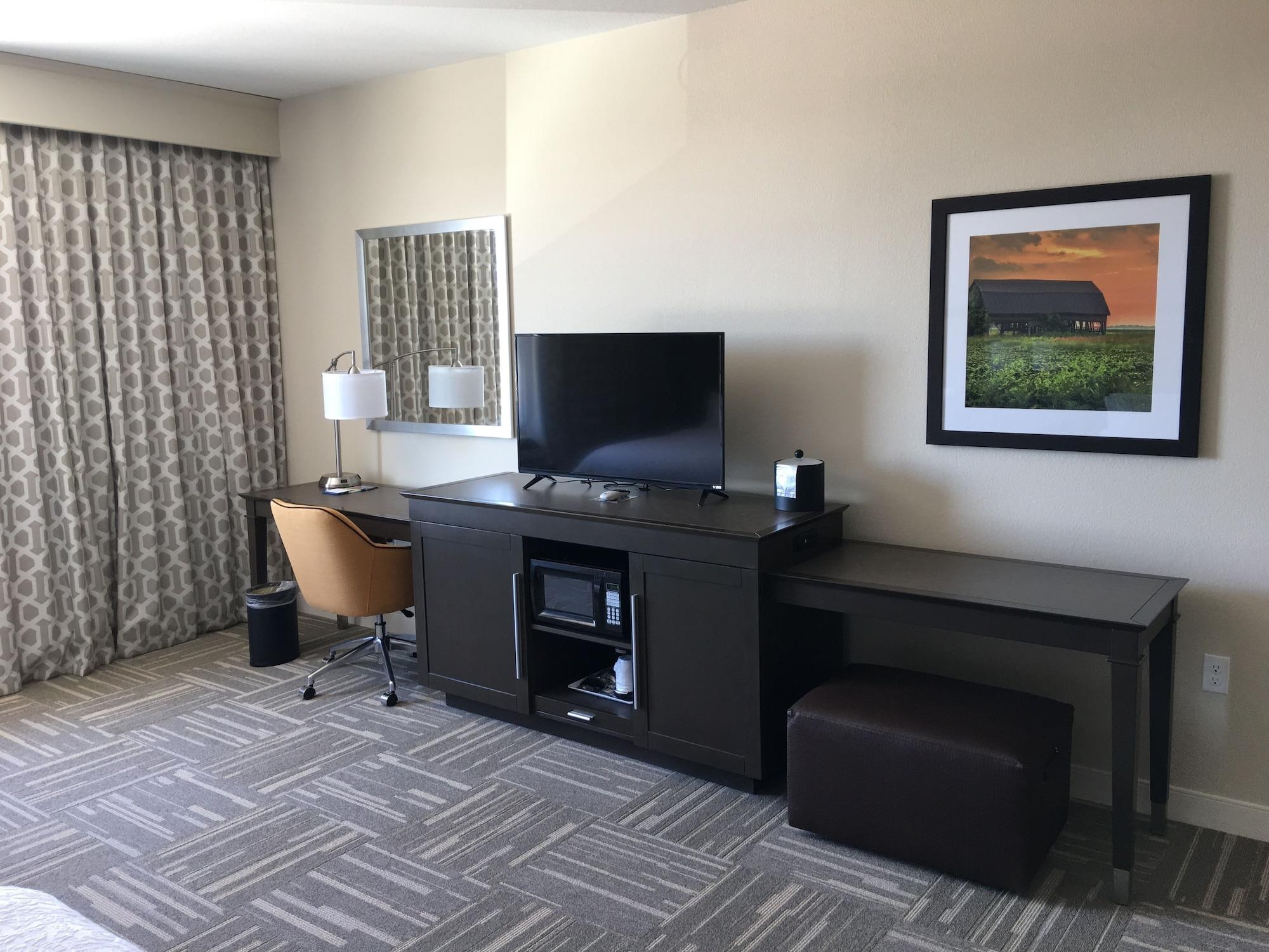Hampton Inn Mcpherson Екстериор снимка