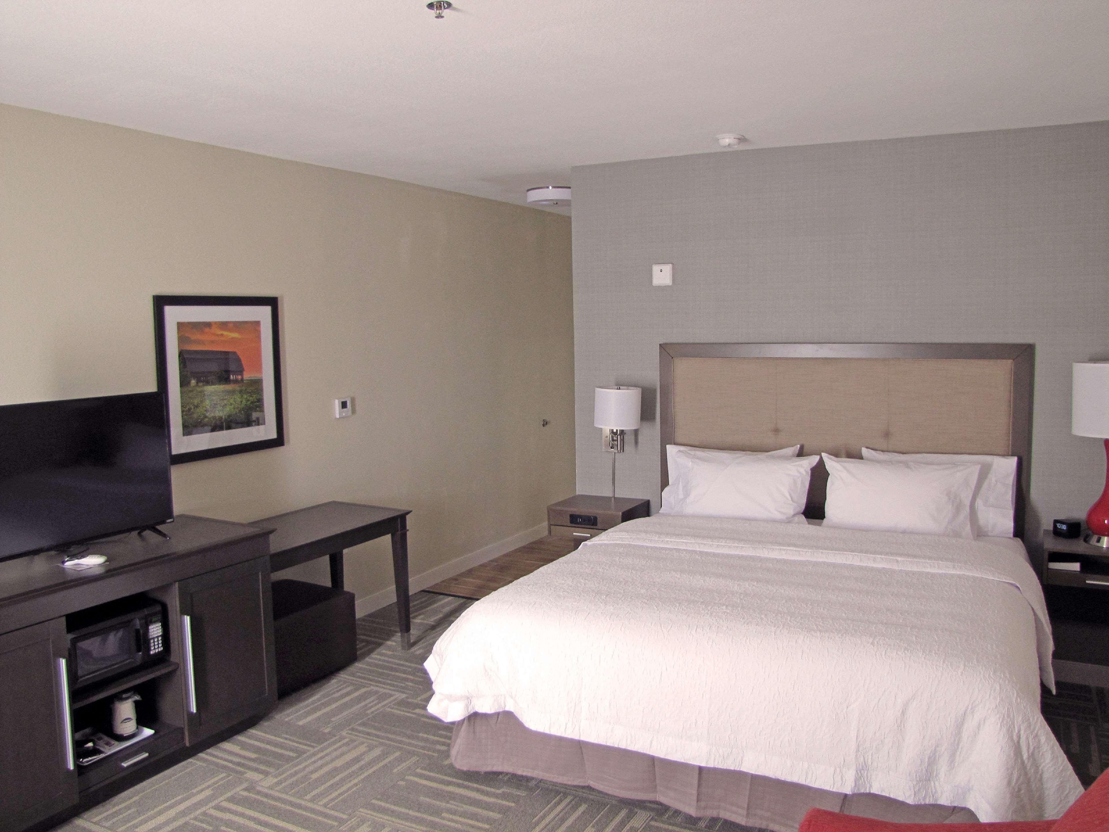 Hampton Inn Mcpherson Екстериор снимка