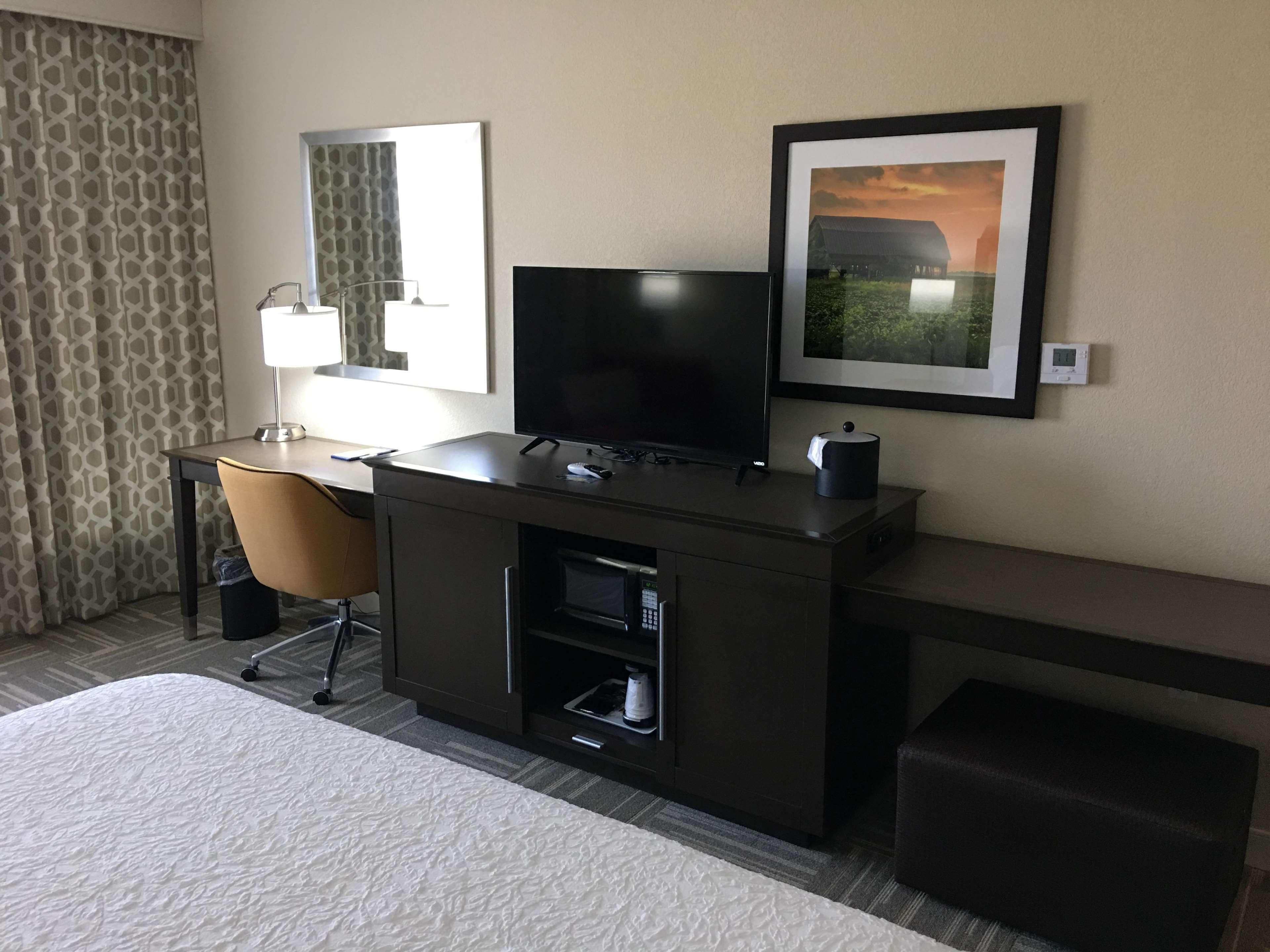 Hampton Inn Mcpherson Екстериор снимка