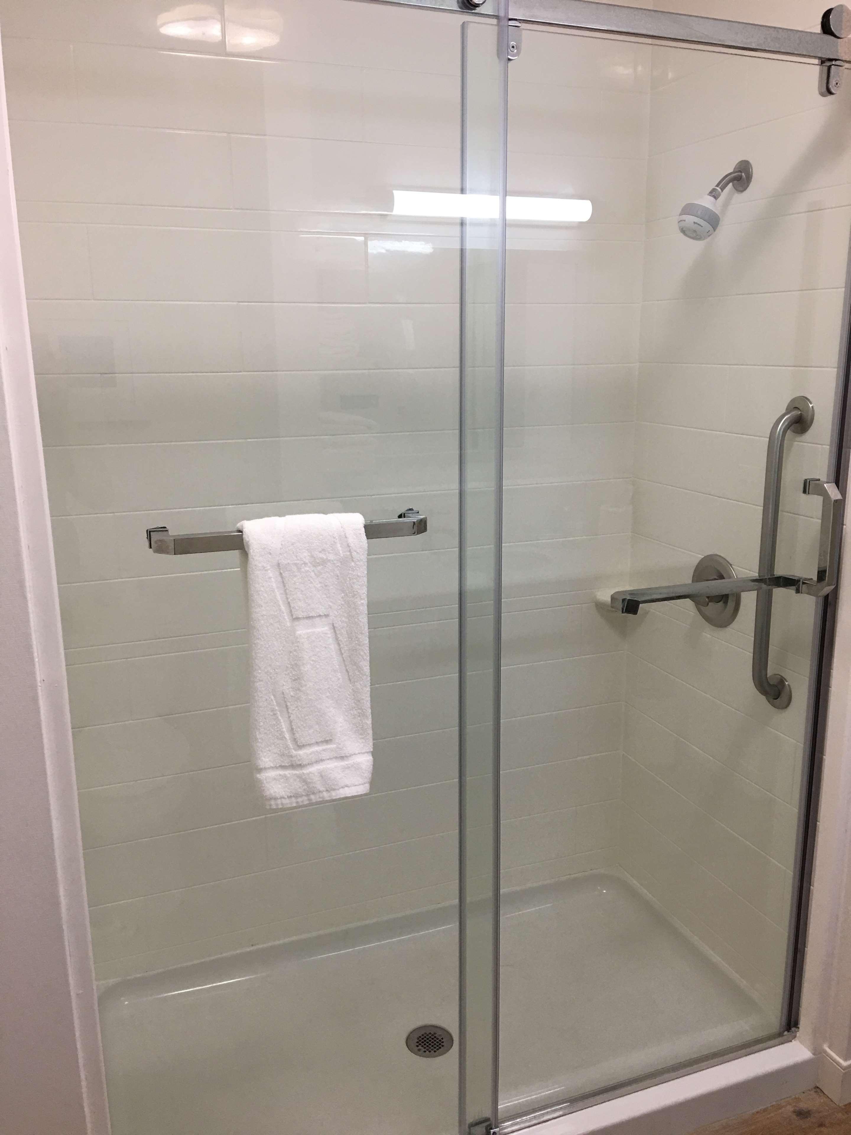 Hampton Inn Mcpherson Екстериор снимка