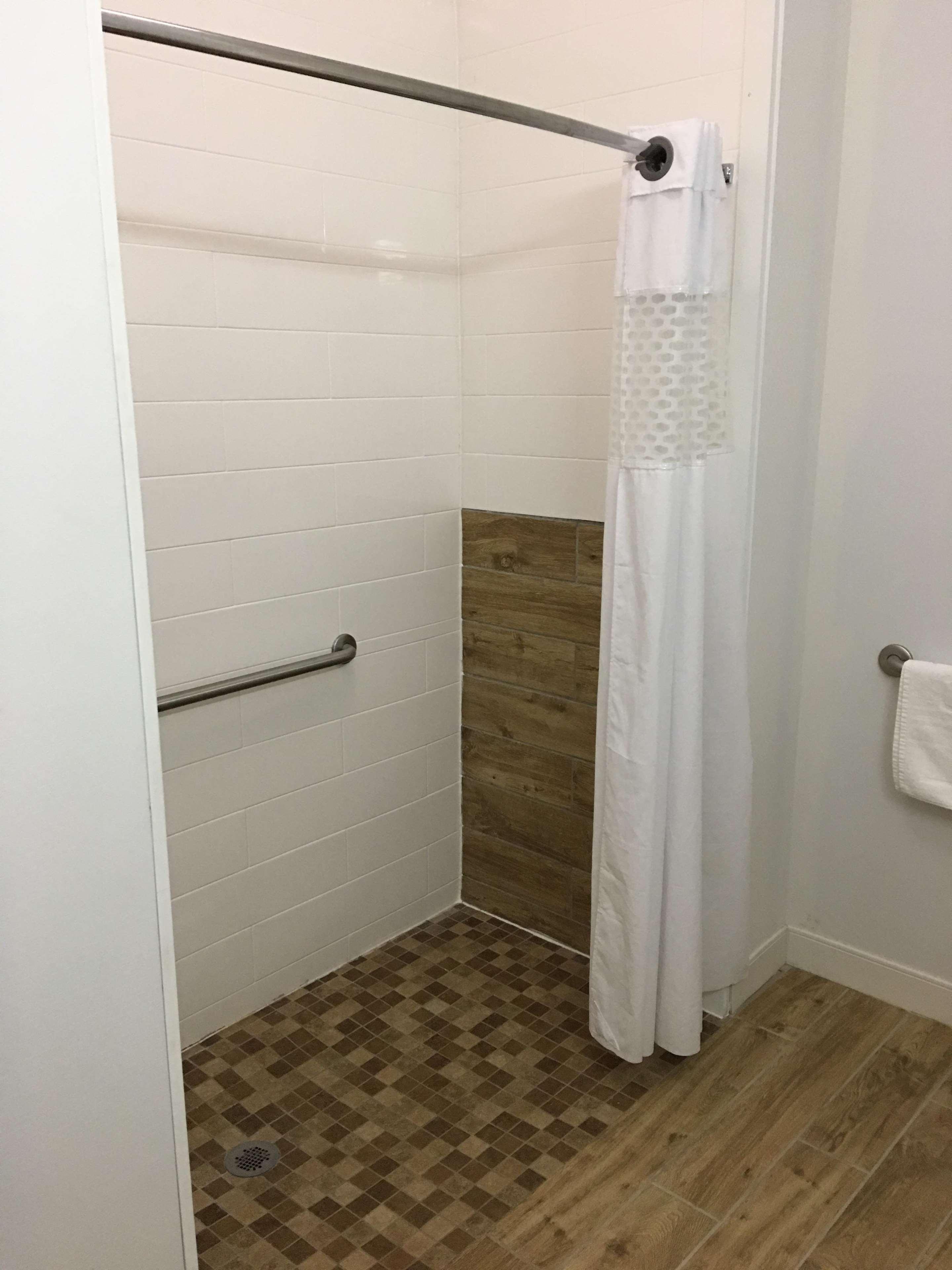 Hampton Inn Mcpherson Екстериор снимка