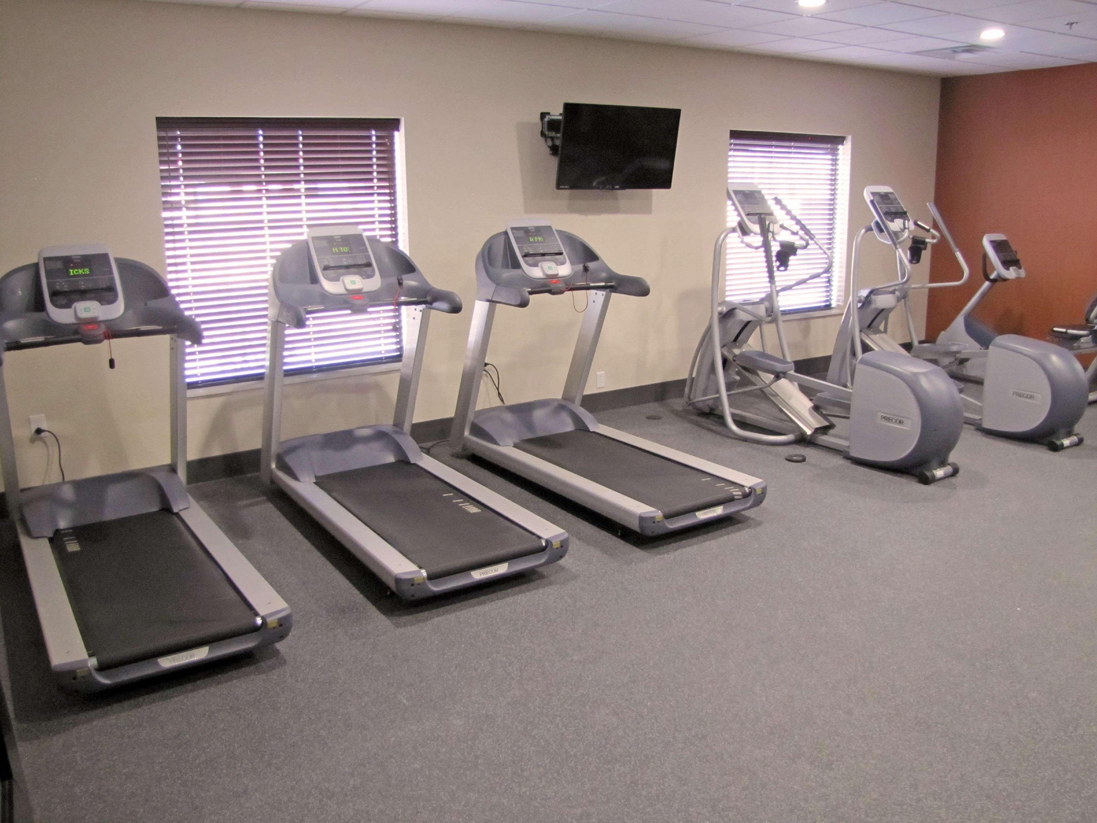 Hampton Inn Mcpherson Екстериор снимка