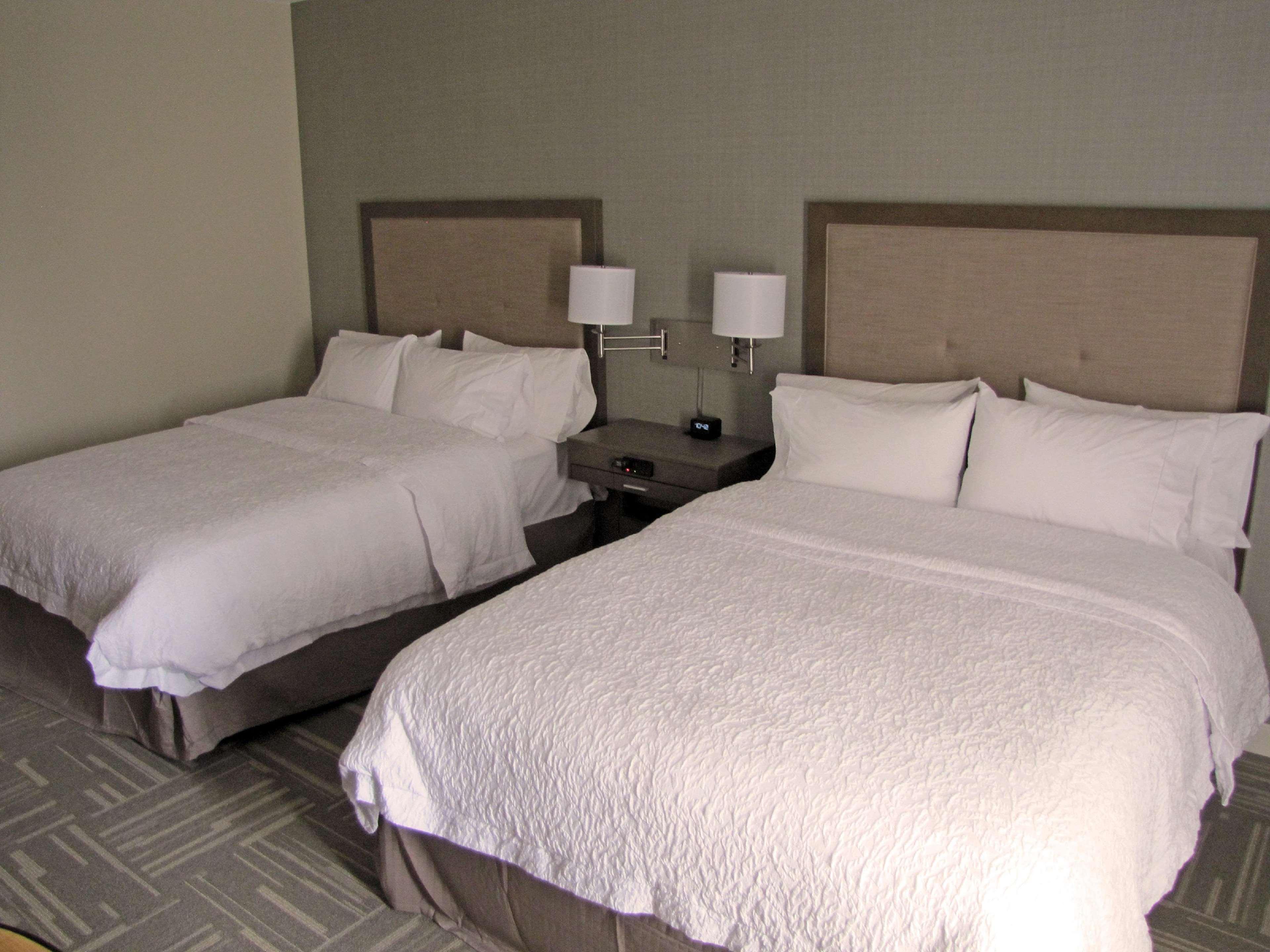 Hampton Inn Mcpherson Екстериор снимка