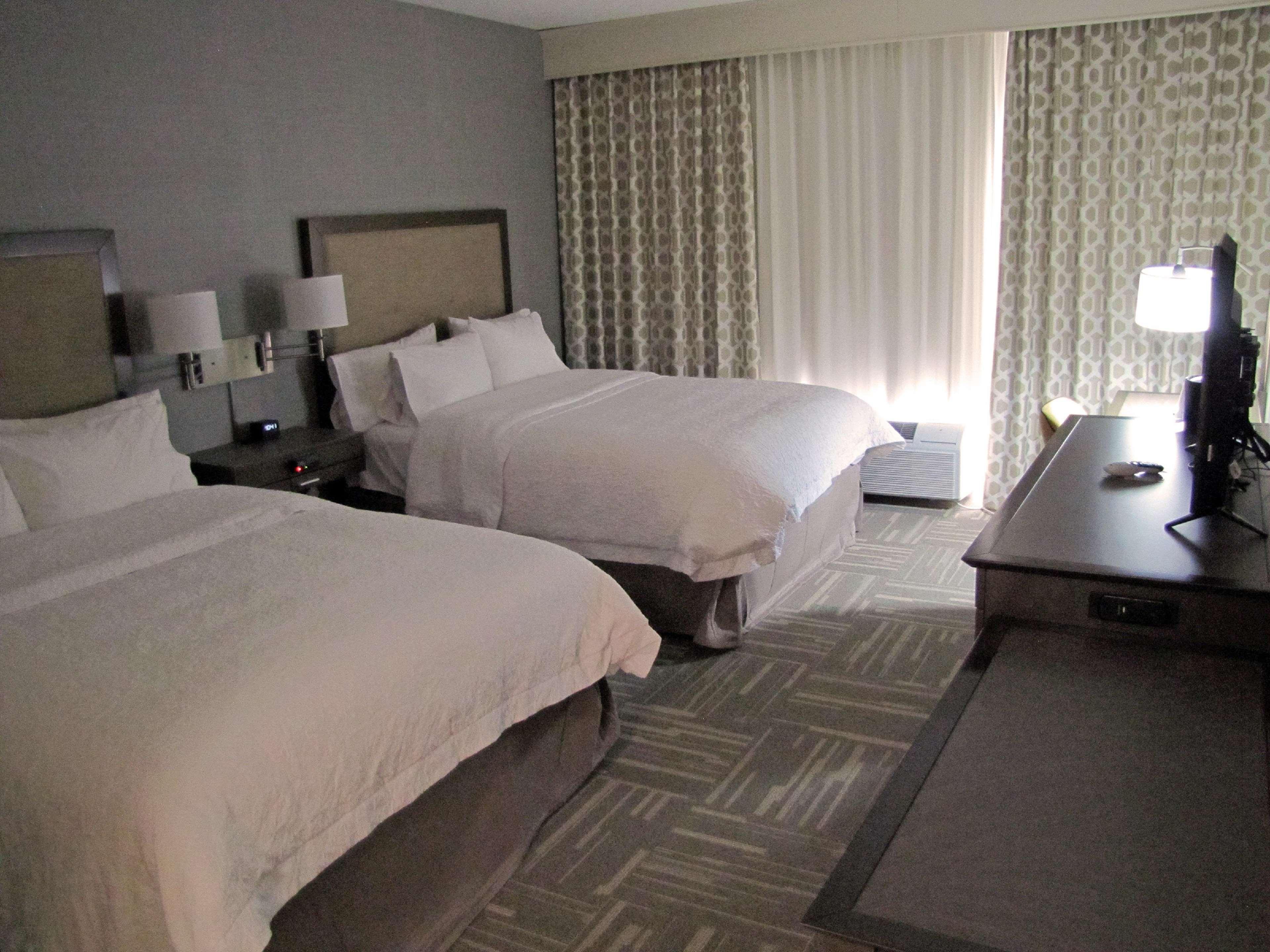 Hampton Inn Mcpherson Екстериор снимка