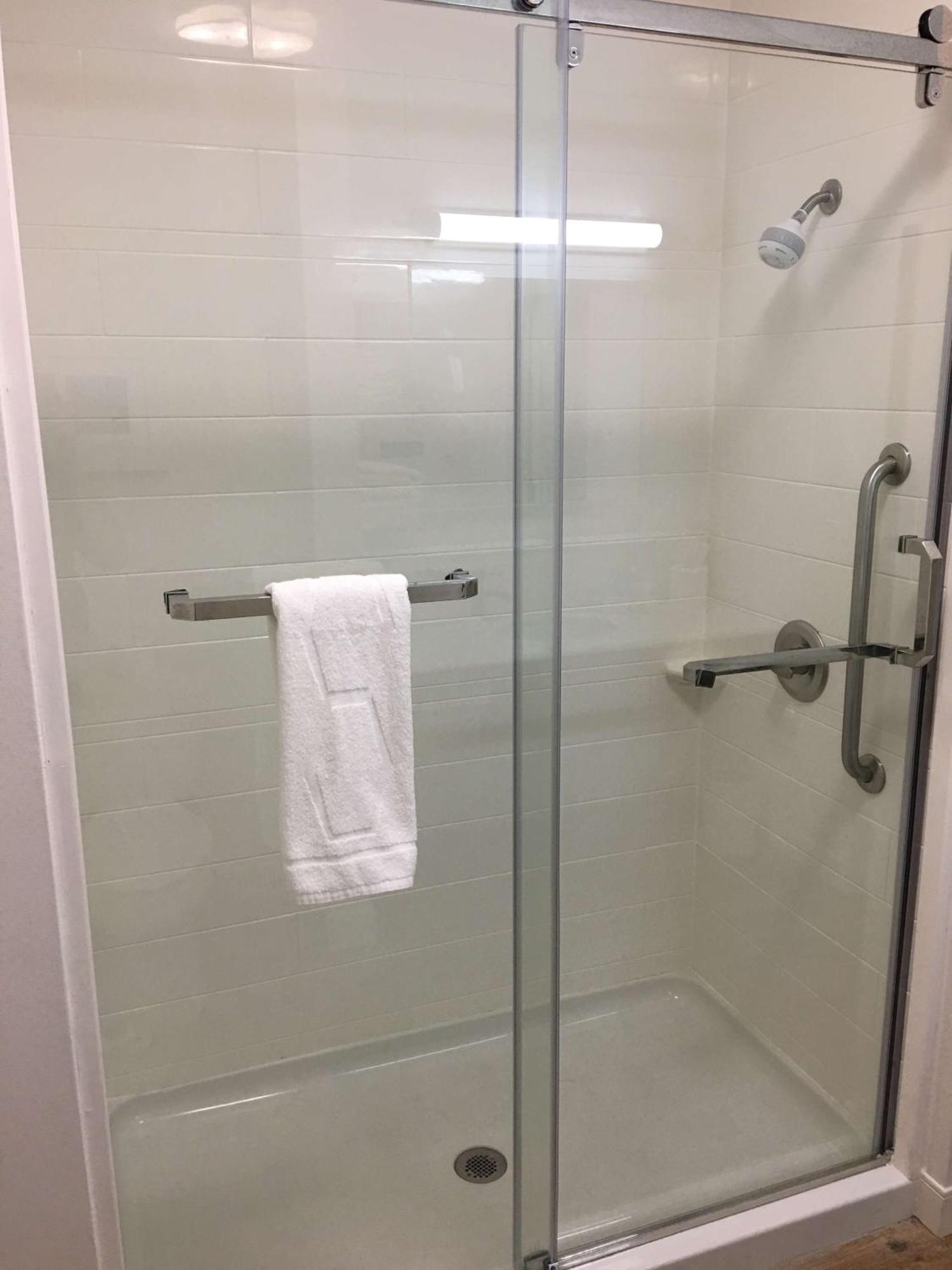 Hampton Inn Mcpherson Екстериор снимка