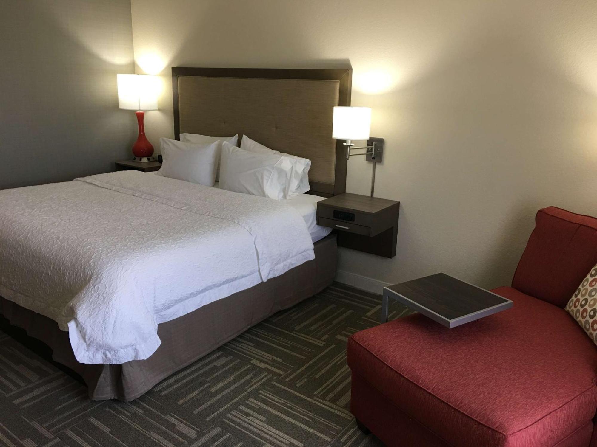 Hampton Inn Mcpherson Екстериор снимка