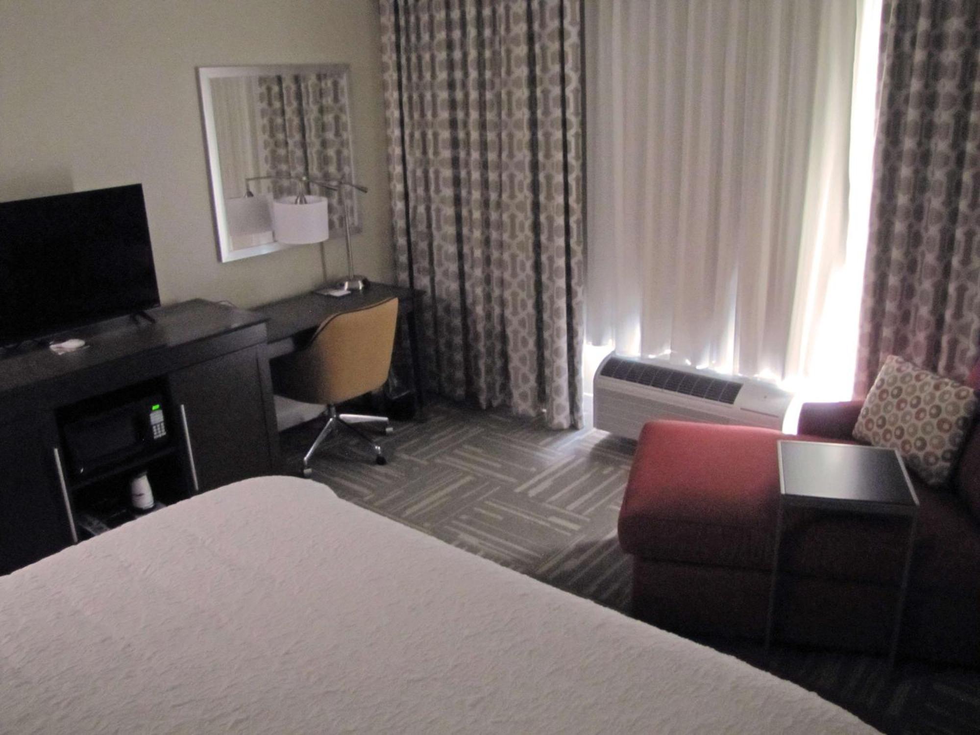 Hampton Inn Mcpherson Екстериор снимка
