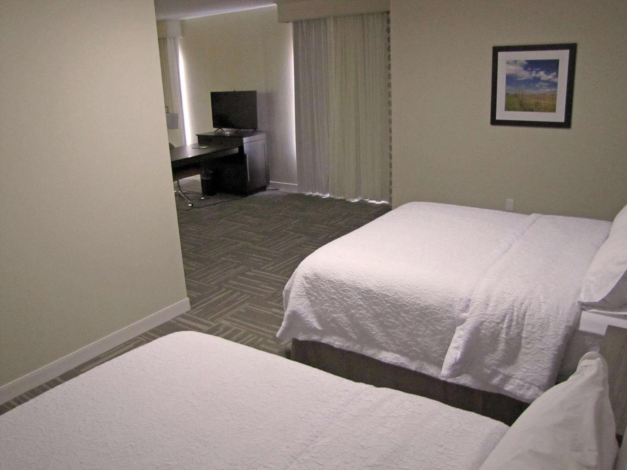 Hampton Inn Mcpherson Екстериор снимка