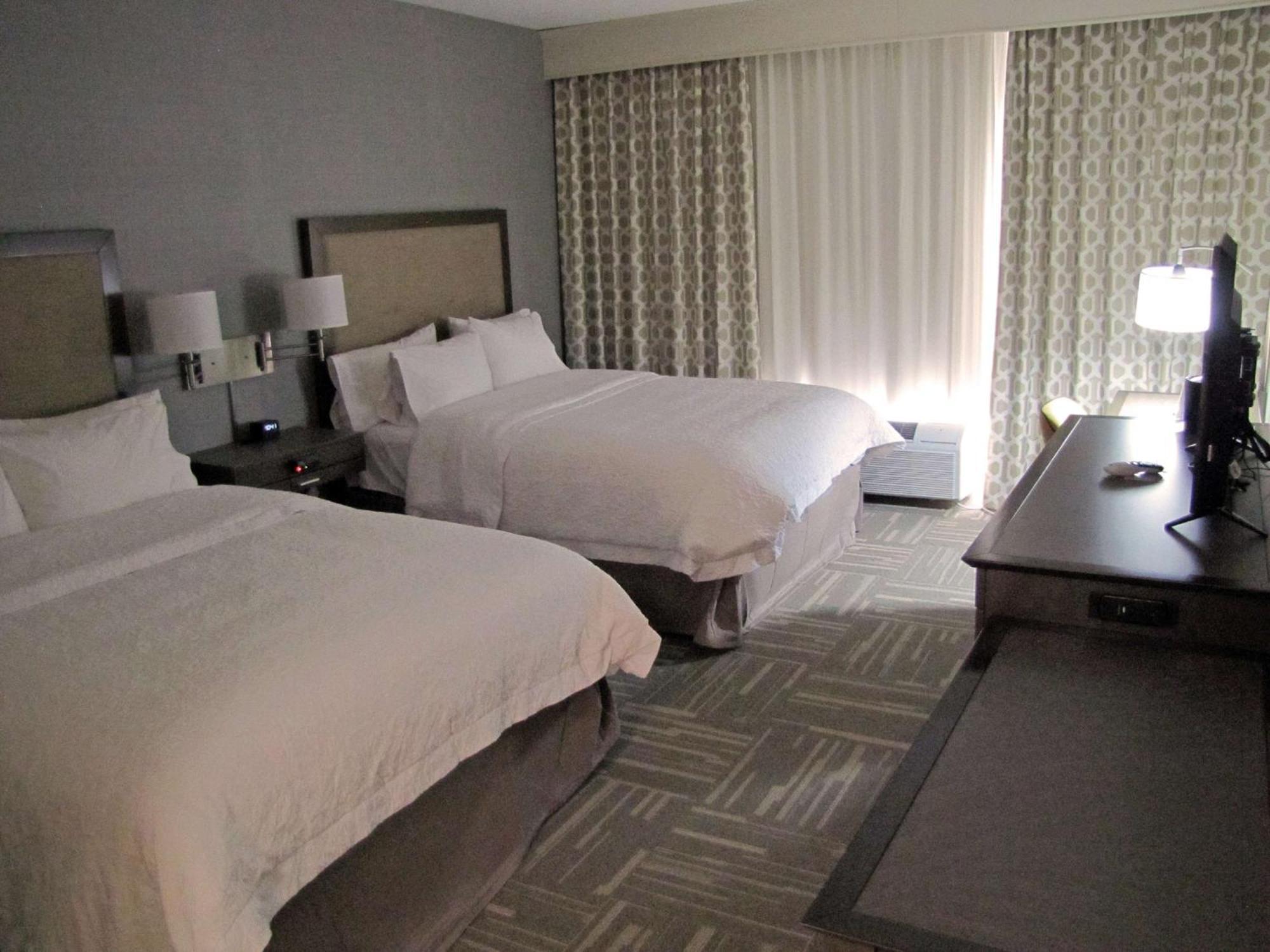 Hampton Inn Mcpherson Екстериор снимка