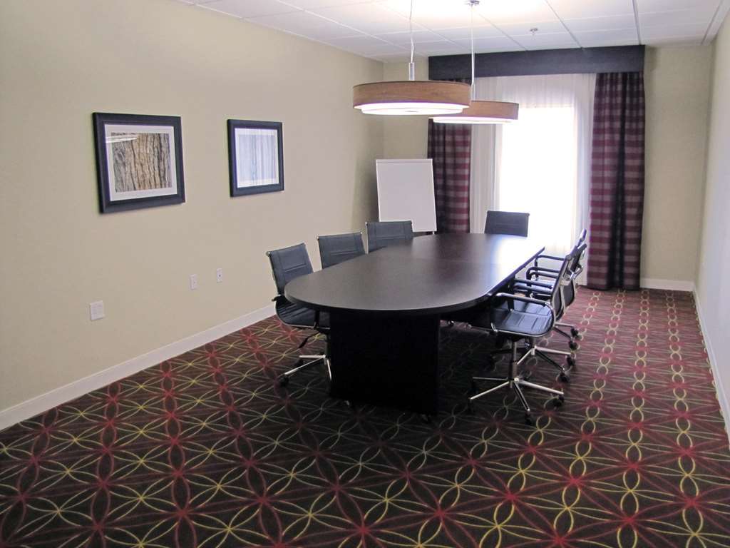 Hampton Inn Mcpherson Съоръжения снимка
